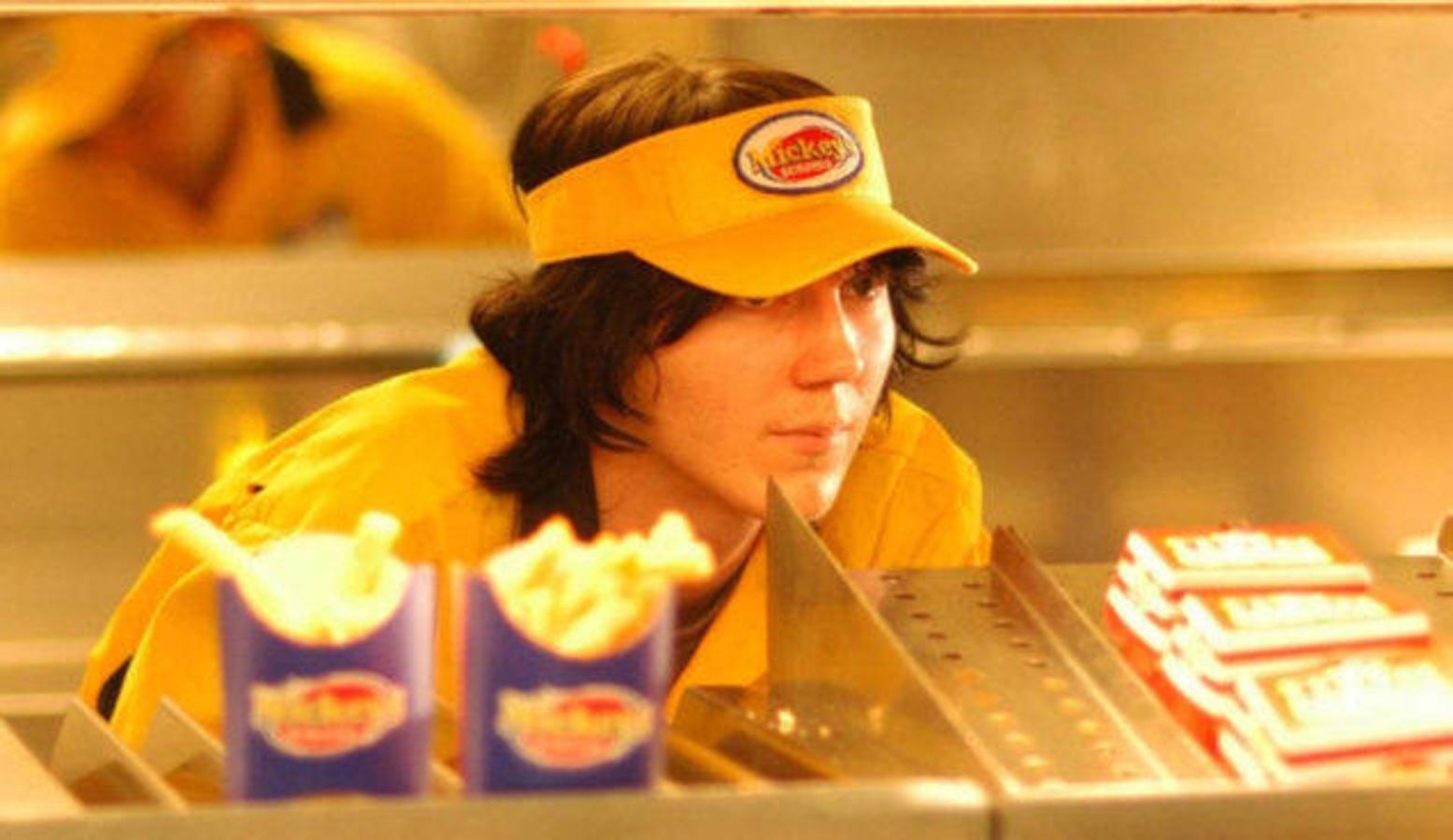 'Fast Food Nation' (2006) es una crítica mordaz no solo a las multinacionales de comida rápida, también a la sociedad y los adolescentes.