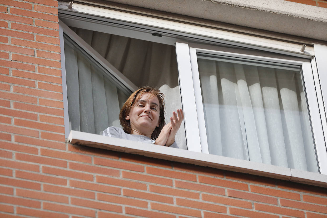 Oviedo y Gijón celebraron este viernes un multitudinario escanciado, en donde no solo hubo sidra. En esta 'fiesta' tampoco faltó la música y unos balcones engalanados para la ocasión.