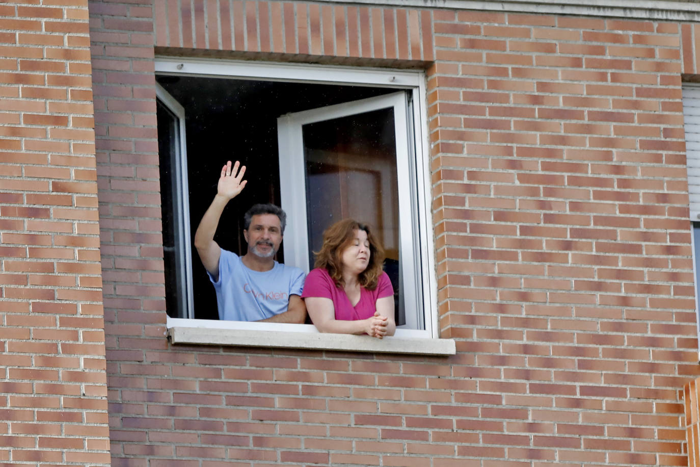 Oviedo y Gijón celebraron este viernes un multitudinario escanciado, en donde no solo hubo sidra. En esta 'fiesta' tampoco faltó la música y unos balcones engalanados para la ocasión.