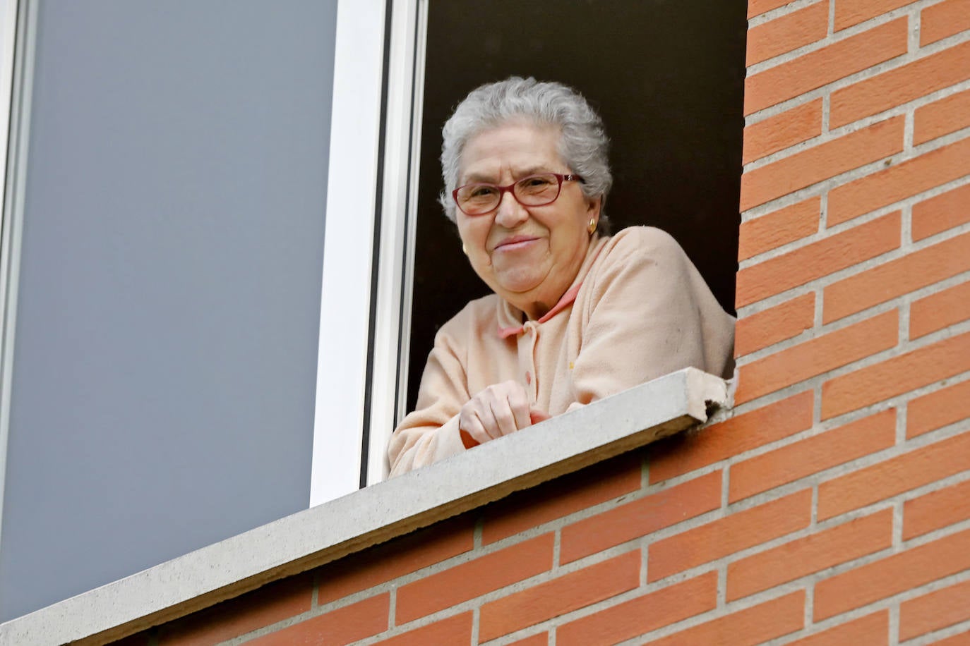 Oviedo y Gijón celebraron este viernes un multitudinario escanciado, en donde no solo hubo sidra. En esta 'fiesta' tampoco faltó la música y unos balcones engalanados para la ocasión.