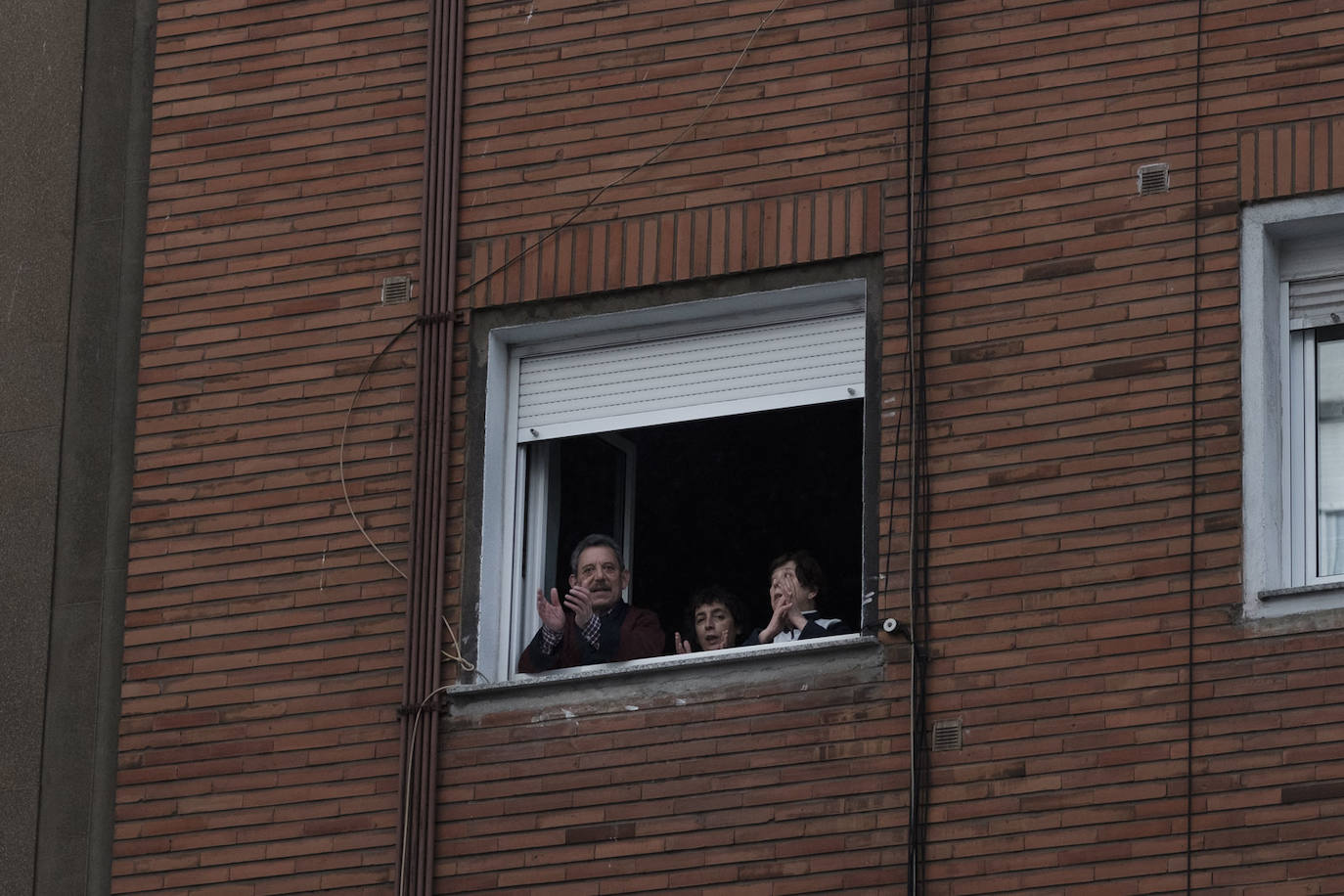 Oviedo y Gijón celebraron este viernes un multitudinario escanciado, en donde no solo hubo sidra. En esta 'fiesta' tampoco faltó la música y unos balcones engalanados para la ocasión.