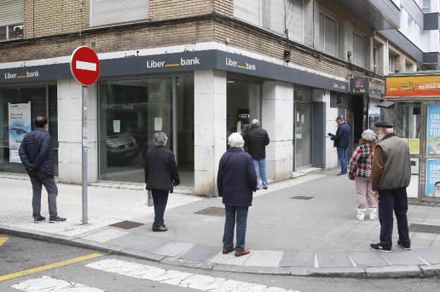 Coronavirus en Asturias | Acuerdo entre el Principado y seis bancos para adelantar el pago del paro