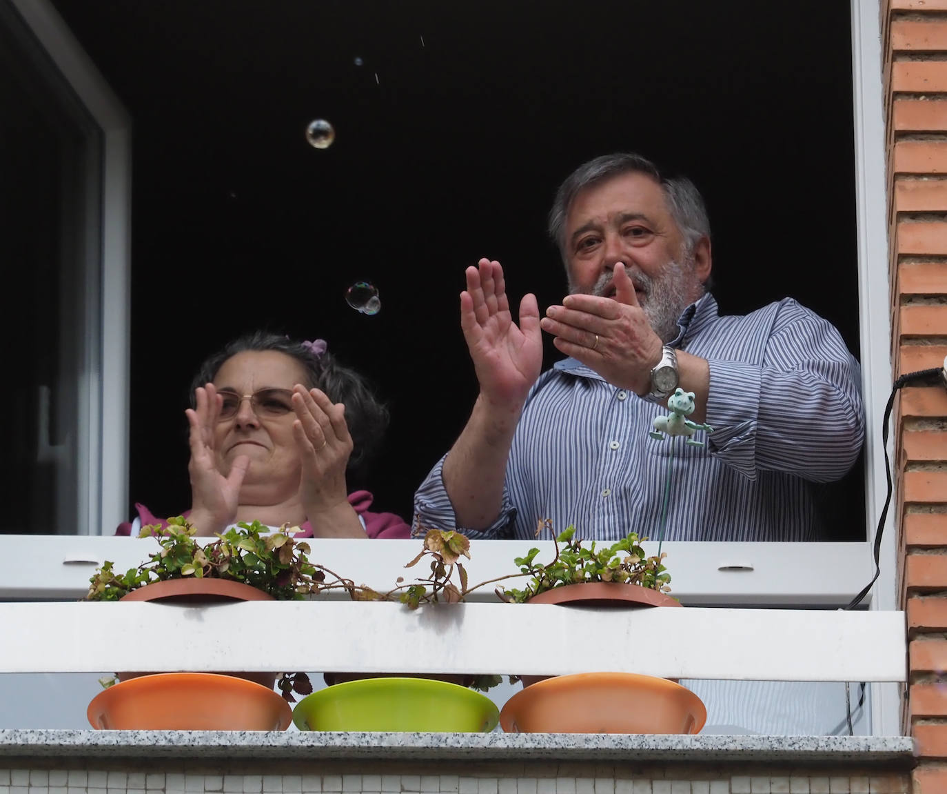 El barrio gijonés de El Coto se ha volcado para celebrar el cumpleaños de su vecina, Andrea, que vive en la calle Conde Toreno.