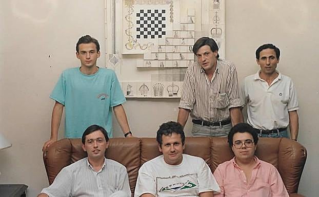 Jorge Martínez, Ezequiel Martínez, Luis Vigil y, detrás, Héctor López, Manolo Junquera y Arabí Ahmed. 