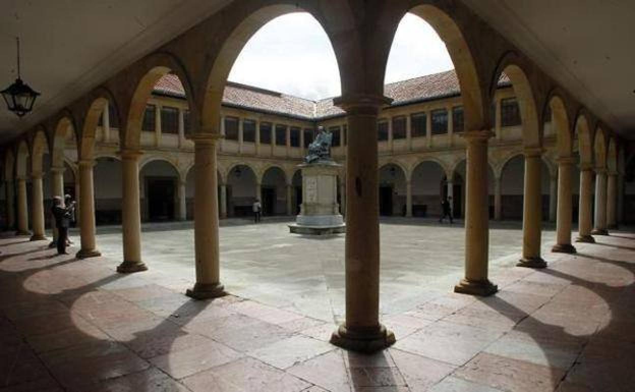 «Todos pensábamos que la Universidad de Oviedo lo iba a gestionar muy mal, pero no tanto»