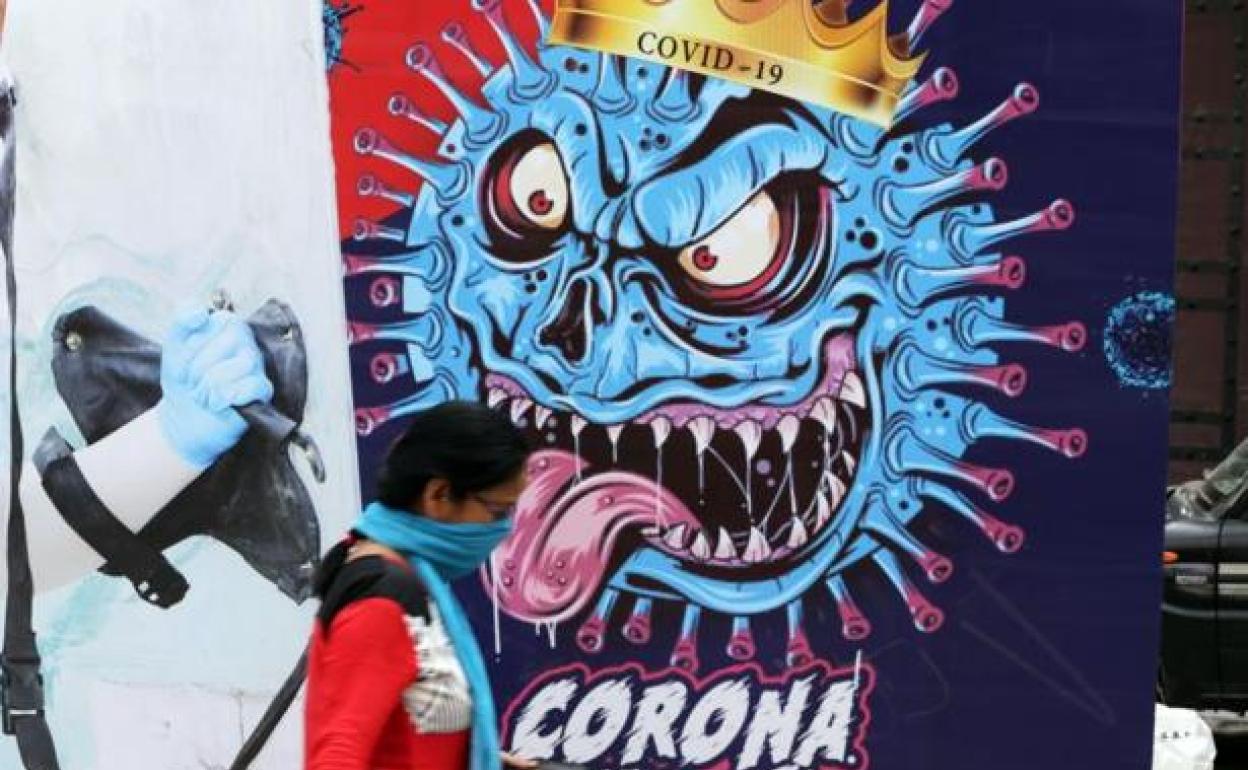 Un grafiti sobre el coronavirus Covid-19 pintado en una pared en Punjab (India). 