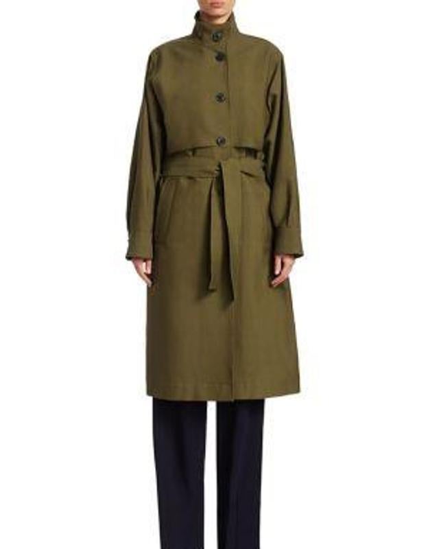 Gabardina en verde militar con cinturón de Victoria Beckham, 2069 euros.