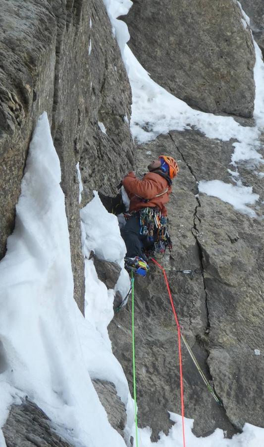 Abriendo una linea virgen en Pirineos.