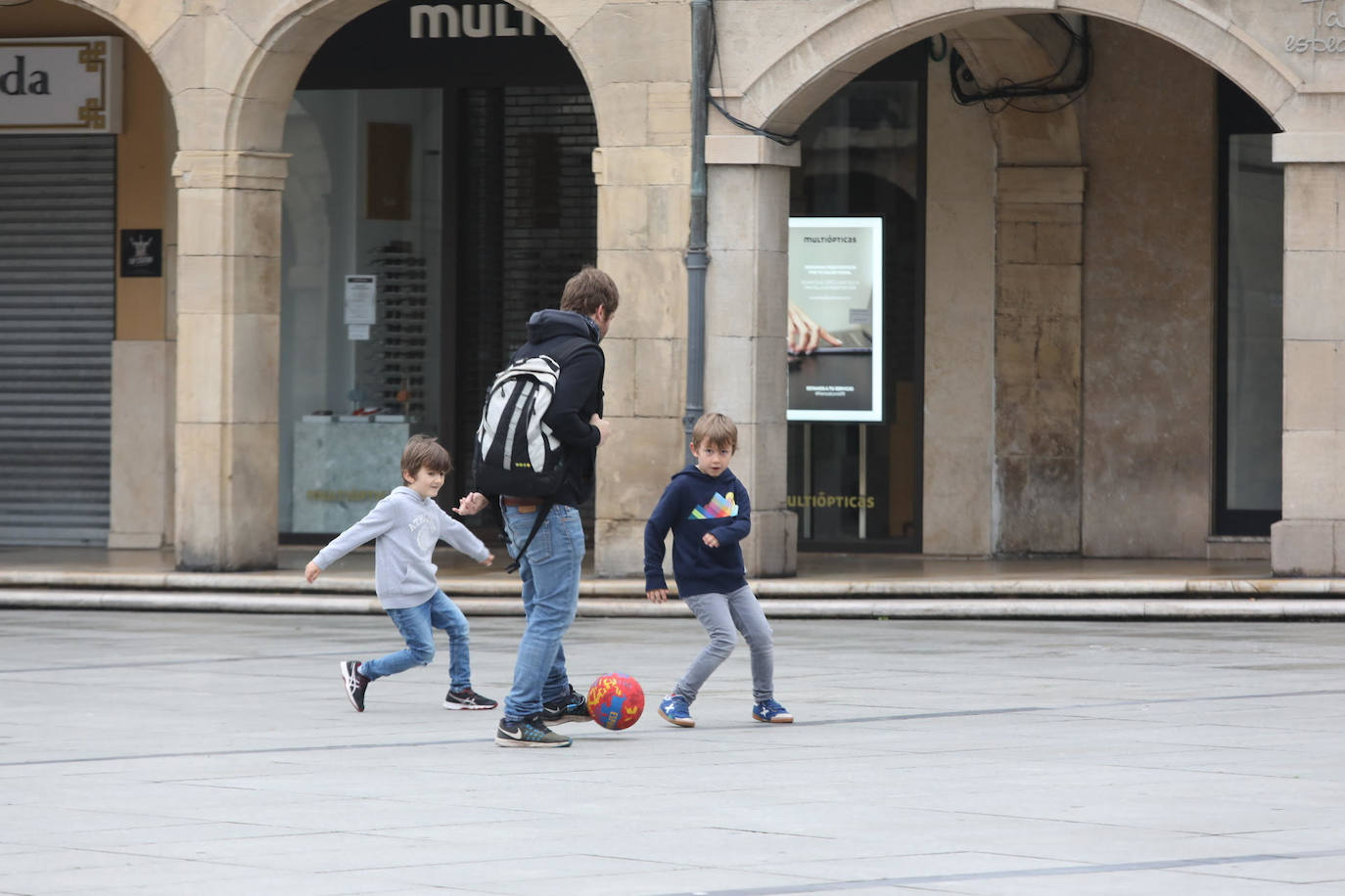 Pocos han sido los más pequeños que han salido a dar un paseo por las adversas condiciones meteorológicas