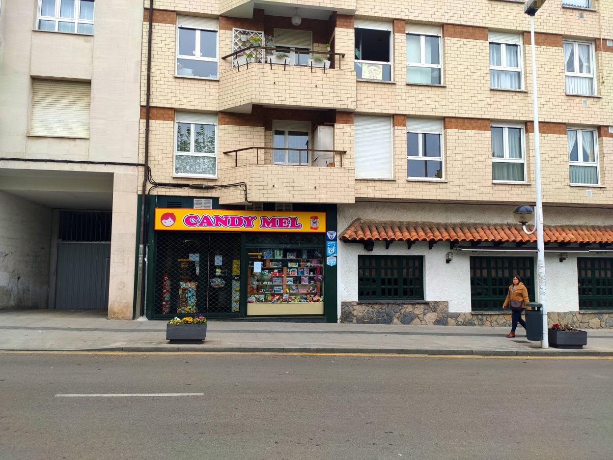 El comercio, propiedad de ambos, donde tuvo lugar la agresión con un arma blanca. 