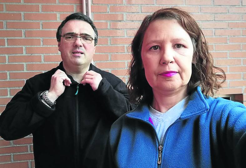 A Ángel y a su mujer les afecta la regulación a ambos.
