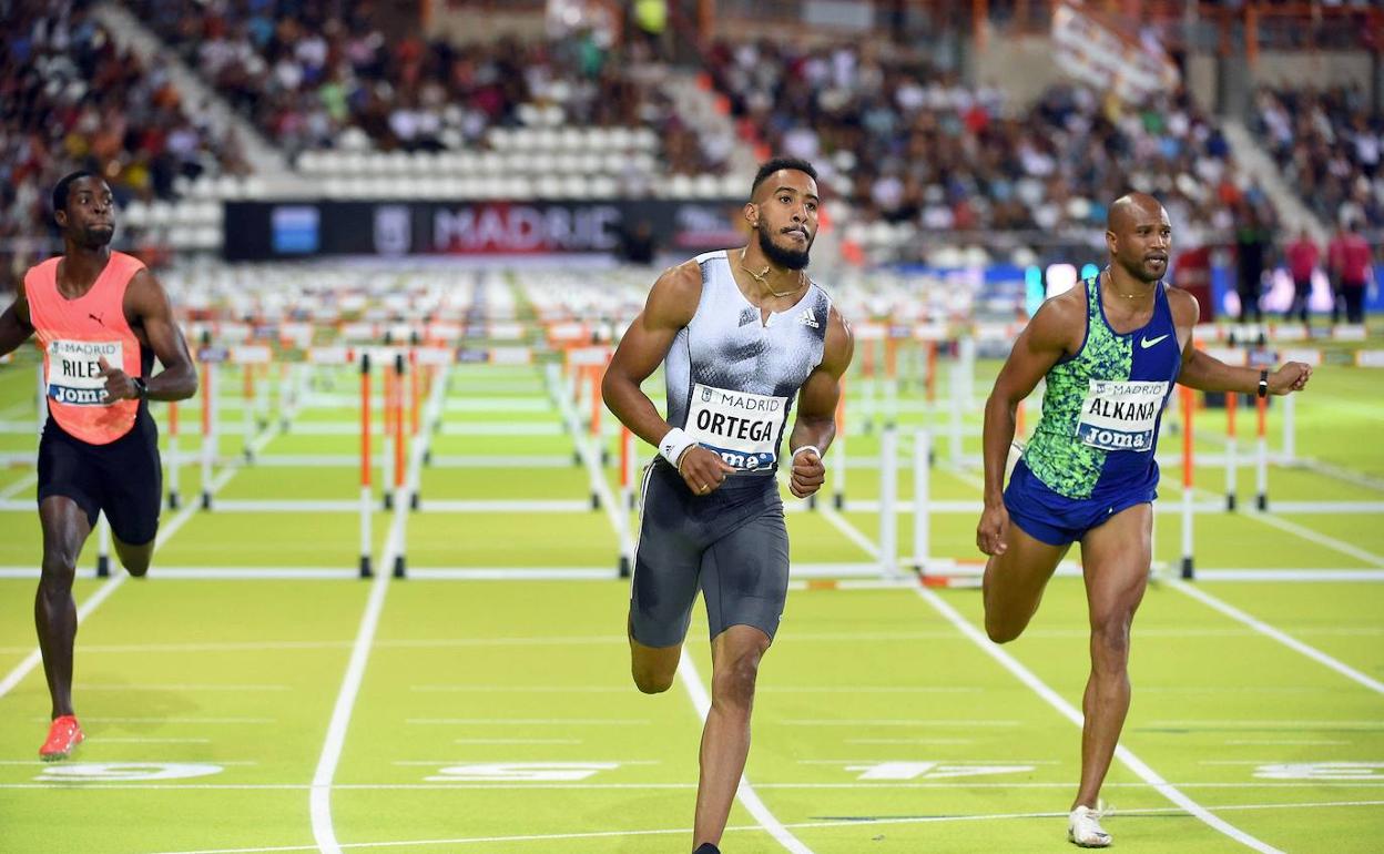 Orlando Ortega se impone en la carrera de 110 metros vallas de la última edición del Meeting de Madrid. 