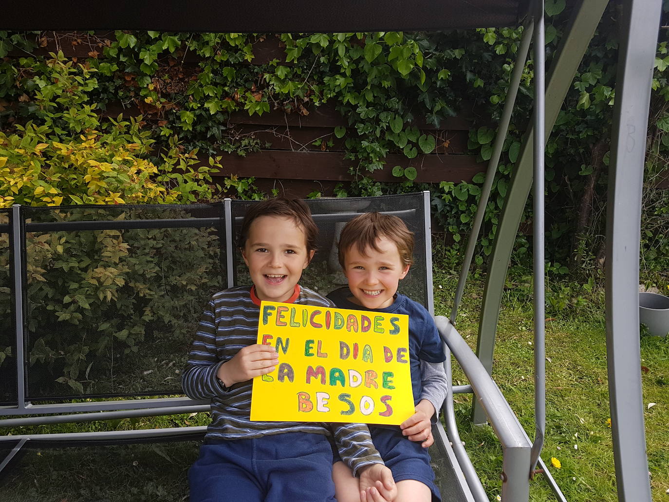 Felicidades en el día de la madre ¡Te queremos!