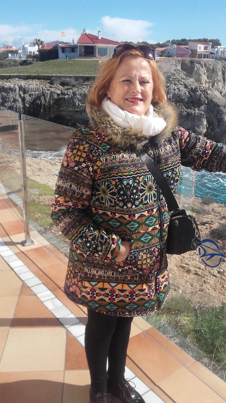 Tan guapa como siempre. Feliz día de la madre te desea tu hija y nietas