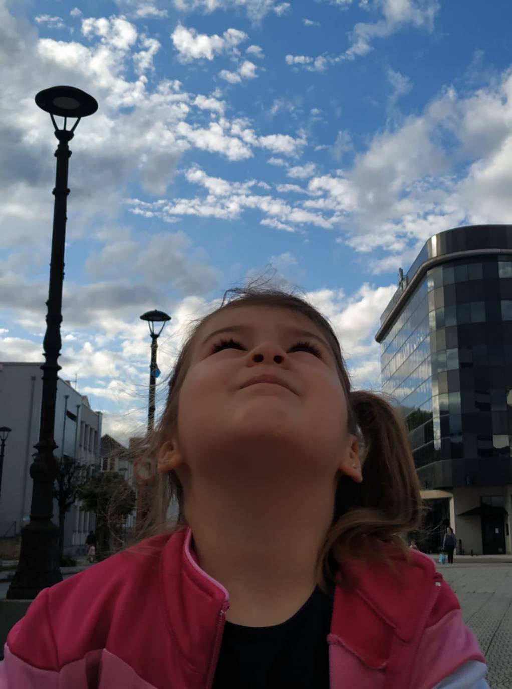 Confiamos en tí Mamá, tú brillas más que el sol. Te queremos.