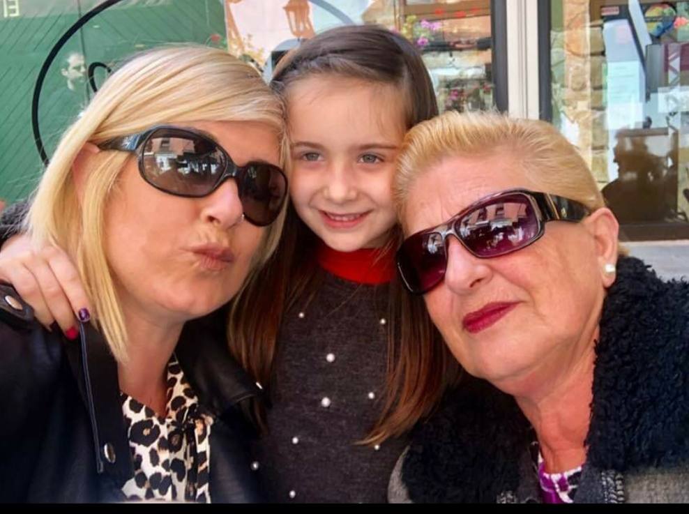 No tendría palabras suficientes para decir todo lo que siento por ti Mamá...lo que tengo muy claro que allá donde estés estaré yo y donde yo estoy siempre estás tú...te adoro 