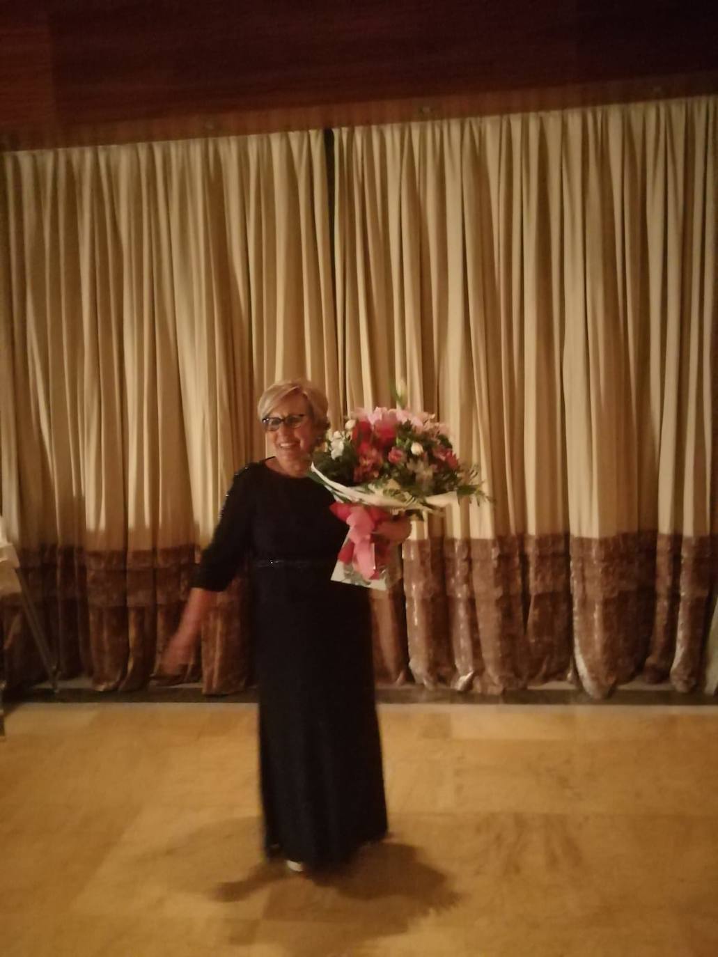 Mama, en este año "Diferente", te felicito de una manera diferente: Te quiero mucho. Felicidades. Pronto nos reuniremos. Carmen