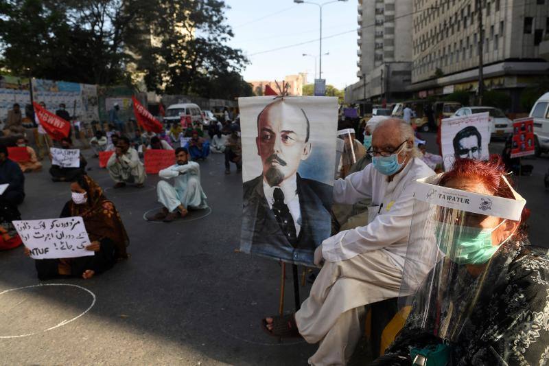 El coronavirus ha dejado imágenes insólitas durante las manifestaciones del 1 de mayo, Día del Trabajador, en todo el mundo. Eso sí, no ha podido con las protestas de países como Grecia, Turquía, Pakistán, Corea del Sur, Lituania o España.
