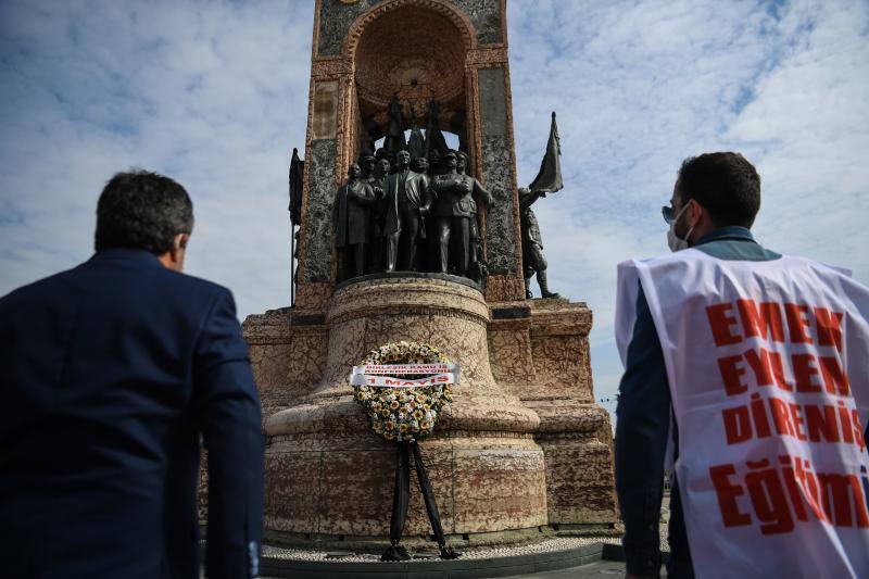 El coronavirus ha dejado imágenes insólitas durante las manifestaciones del 1 de mayo, Día del Trabajador, en todo el mundo. Eso sí, no ha podido con las protestas de países como Grecia, Turquía, Pakistán, Corea del Sur, Lituania o España.