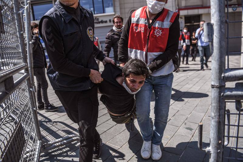 El coronavirus ha dejado imágenes insólitas durante las manifestaciones del 1 de mayo, Día del Trabajador, en todo el mundo. Eso sí, no ha podido con las protestas de países como Grecia, Turquía, Pakistán, Corea del Sur, Lituania o España.