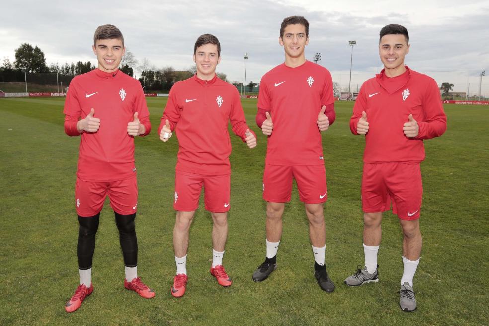 Gaspar Campos posa en Mareo. A la izquierda, durante un partido con el B esta temporada.