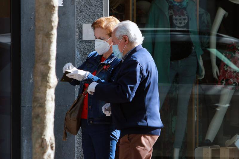 Desde las 6 de esta mañana, deportistas y paseantes reconquistaban las calles del Principado