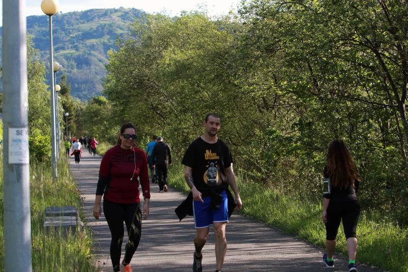 Desde las 6 de esta mañana, deportistas y paseantes reconquistaban las calles del Principado