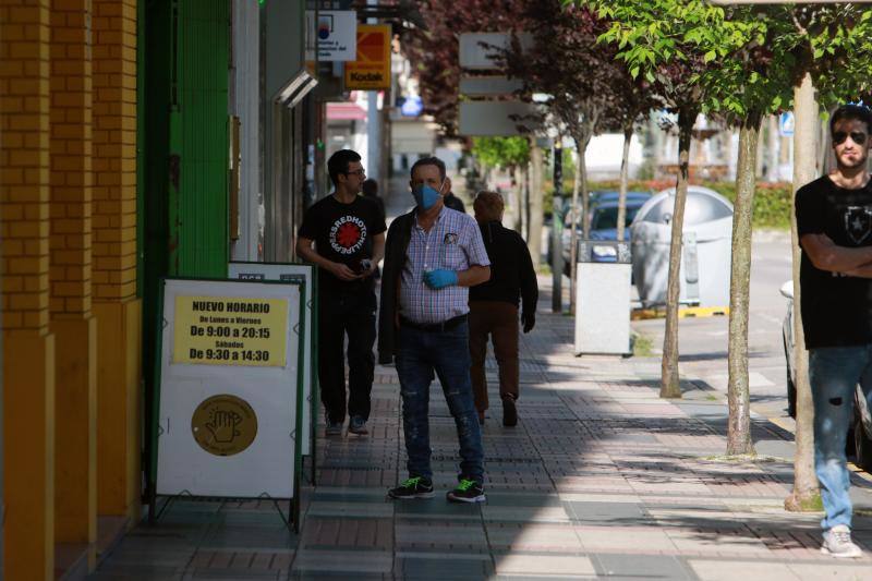 Desde las 6 de esta mañana, deportistas y paseantes reconquistaban las calles del Principado