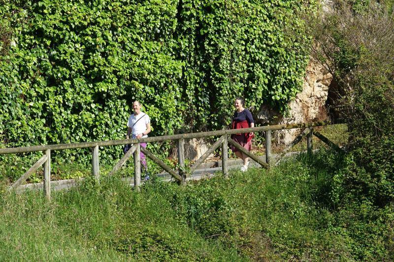 Desde las 6 de esta mañana, deportistas y paseantes reconquistaban las calles del Principado