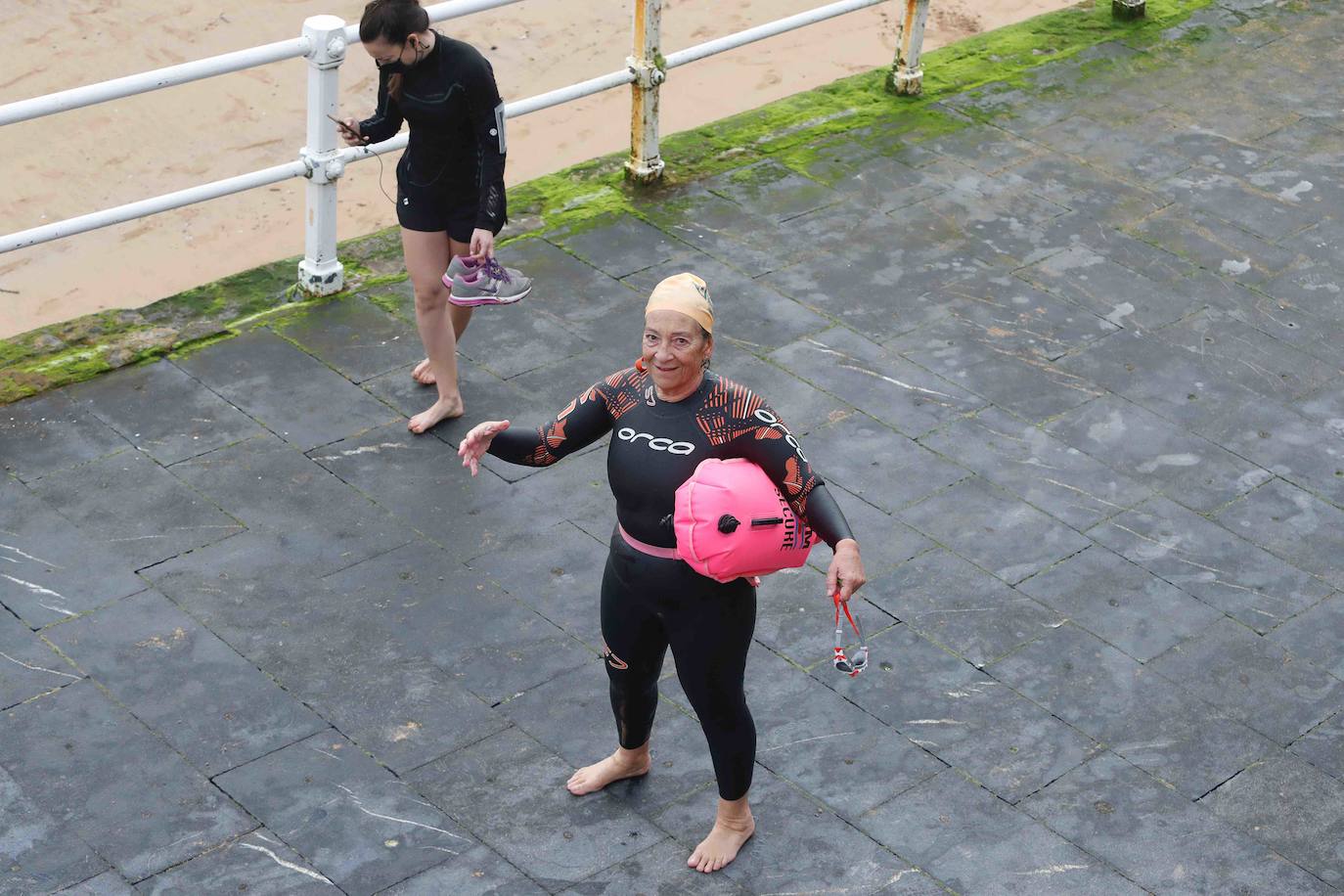Desde las 6 de esta mañana, deportistas y paseantes reconquistaban las calles, paseos y playas tras más de 40 días confinados.