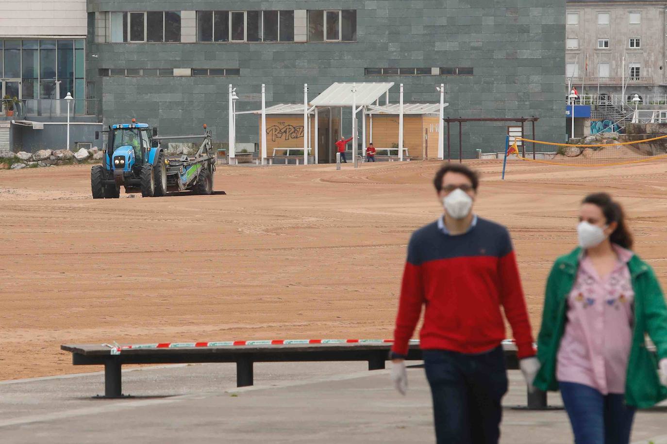 Desde las 6 de esta mañana, deportistas y paseantes reconquistaban las calles, paseos y playas tras más de 40 días confinados.