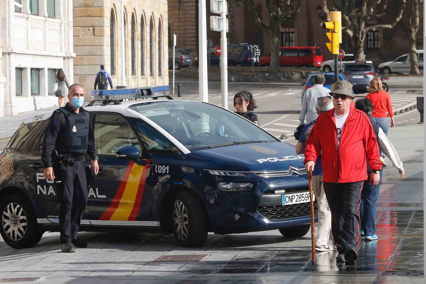 Desde las 6 de esta mañana, deportistas y paseantes reconquistaban las calles, paseos y playas tras más de 40 días confinados.