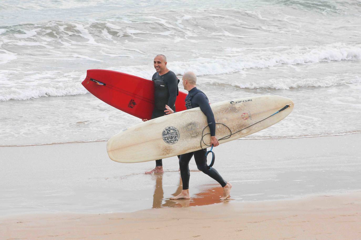 Desde las 6 de esta mañana, deportistas y paseantes reconquistaban las calles, paseos y playas tras más de 40 días confinados.