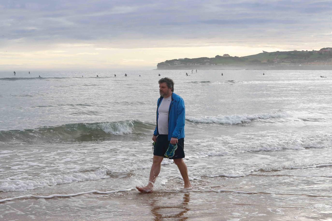 Desde las 6 de esta mañana, deportistas y paseantes reconquistaban las calles, paseos y playas tras más de 40 días confinados.