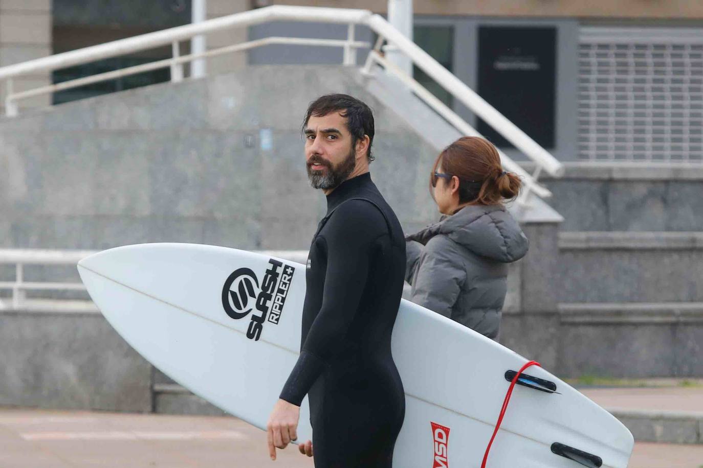Desde las 6 de esta mañana, deportistas y paseantes reconquistaban las calles, paseos y playas tras más de 40 días confinados.