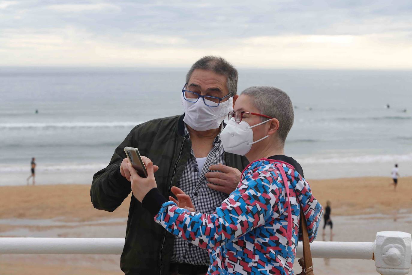 Desde las 6 de esta mañana, deportistas y paseantes reconquistaban las calles, paseos y playas tras más de 40 días confinados.