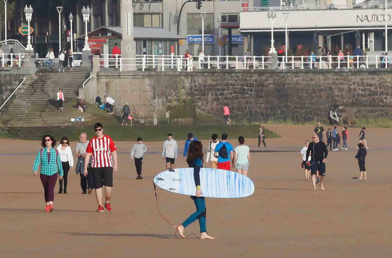 Después de un fin de semana en el que los asturianos comenzaron a salir de sus casas con el permiso por franjas temporales para hacer deporte, la región ha se adentra en la primera semana de desescalada. Comienza la fase cero, la que permitirá poco a poco ir retomando la actividad o a lo que el Gobierno ha llamado 'nueva normalidad'. 