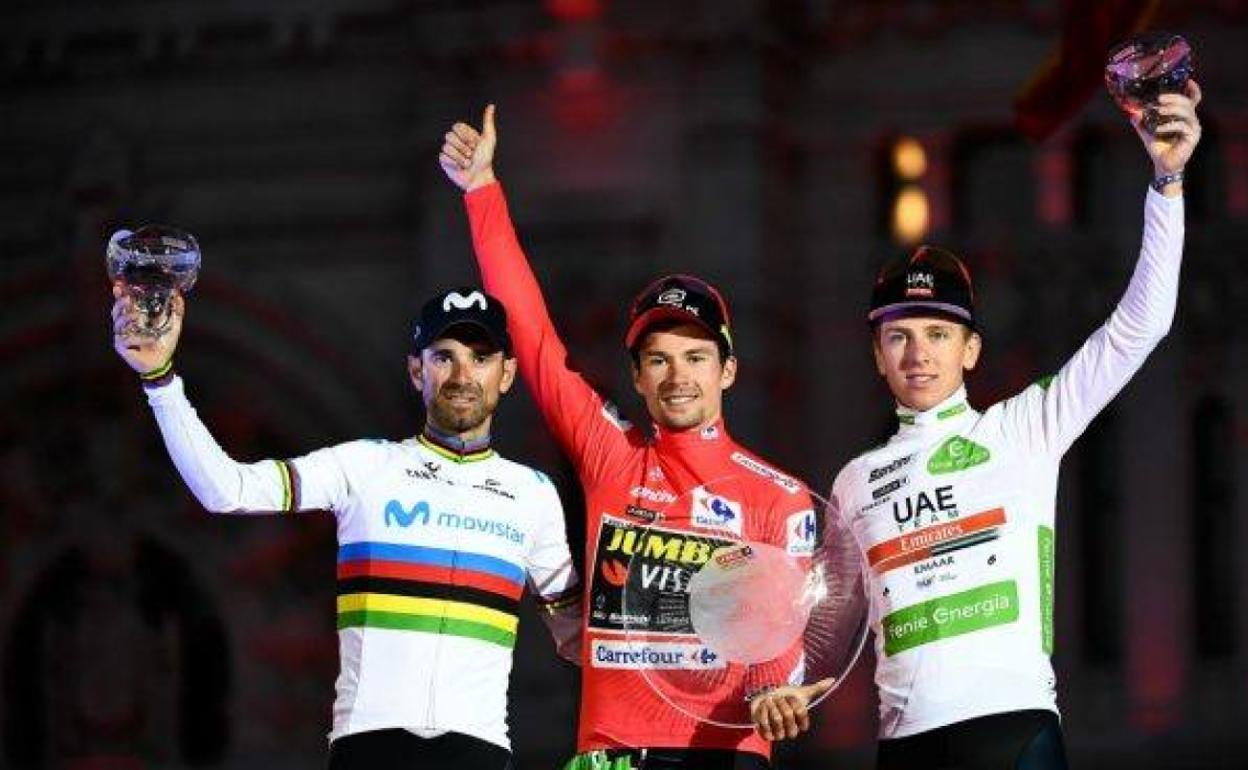 Valverde, Roglic y Pogacar en el podio de la Vuelta 2019. 