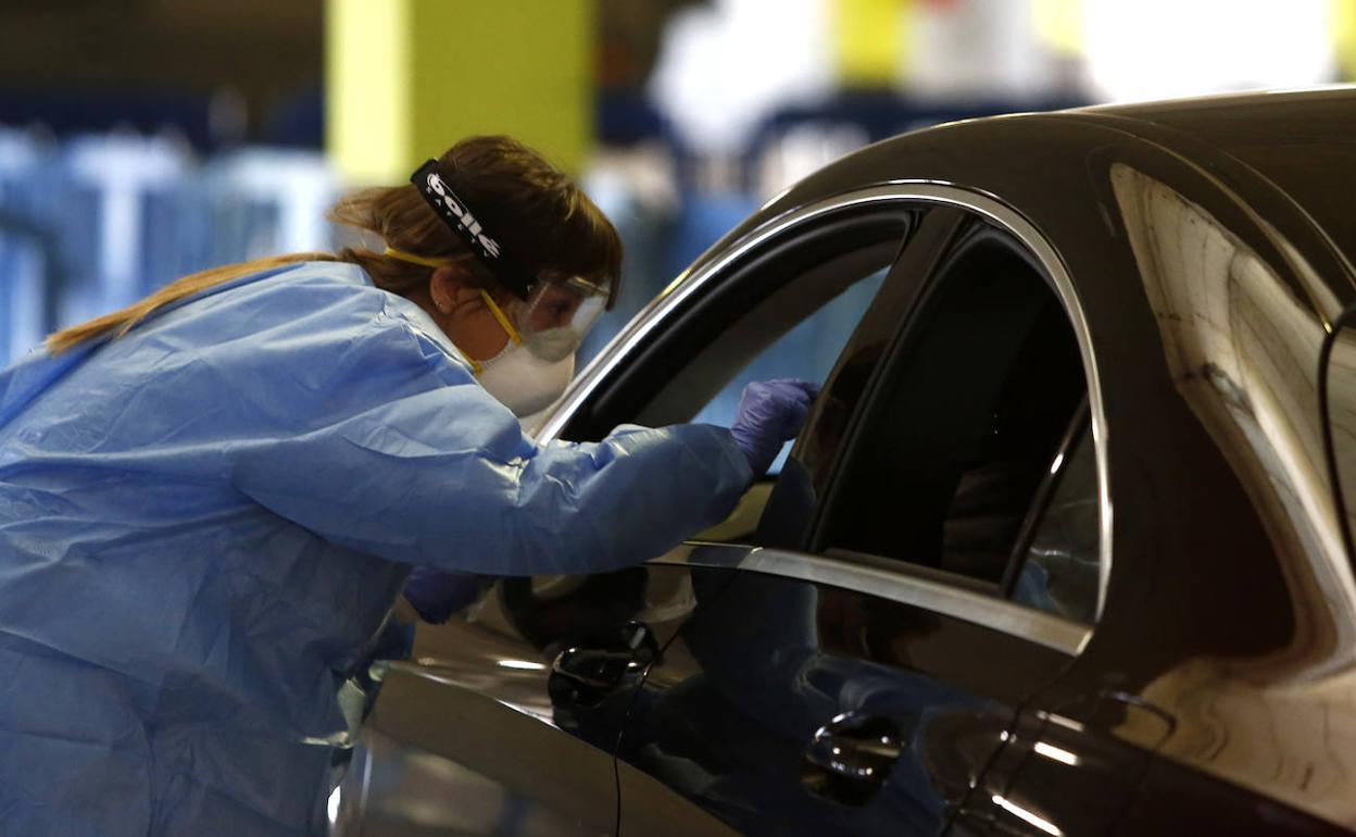 Recogida de muestras a trabajadores del HUCA. 