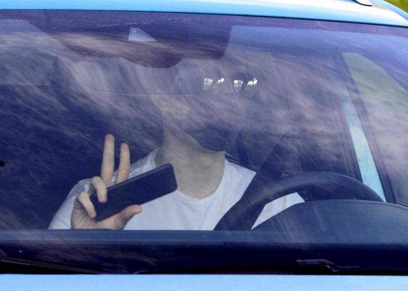 Lo hacen tras realizar ya los test de detección del coronavirus. La plantilla acudió a las instalaciones con mascarillas protectoras. 