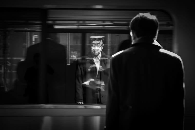 Recopilación de imágenes de las últimas semanas en Japón, en donde el confinamiento y las medidas de distancia se han convertido en el principal método para combatir la propagación del virus.