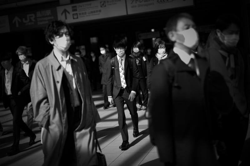 Recopilación de imágenes de las últimas semanas en Japón, en donde el confinamiento y las medidas de distancia se han convertido en el principal método para combatir la propagación del virus.