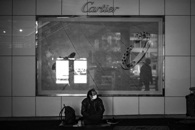 Recopilación de imágenes de las últimas semanas en Japón, en donde el confinamiento y las medidas de distancia se han convertido en el principal método para combatir la propagación del virus.