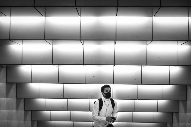 Recopilación de imágenes de las últimas semanas en Japón, en donde el confinamiento y las medidas de distancia se han convertido en el principal método para combatir la propagación del virus.