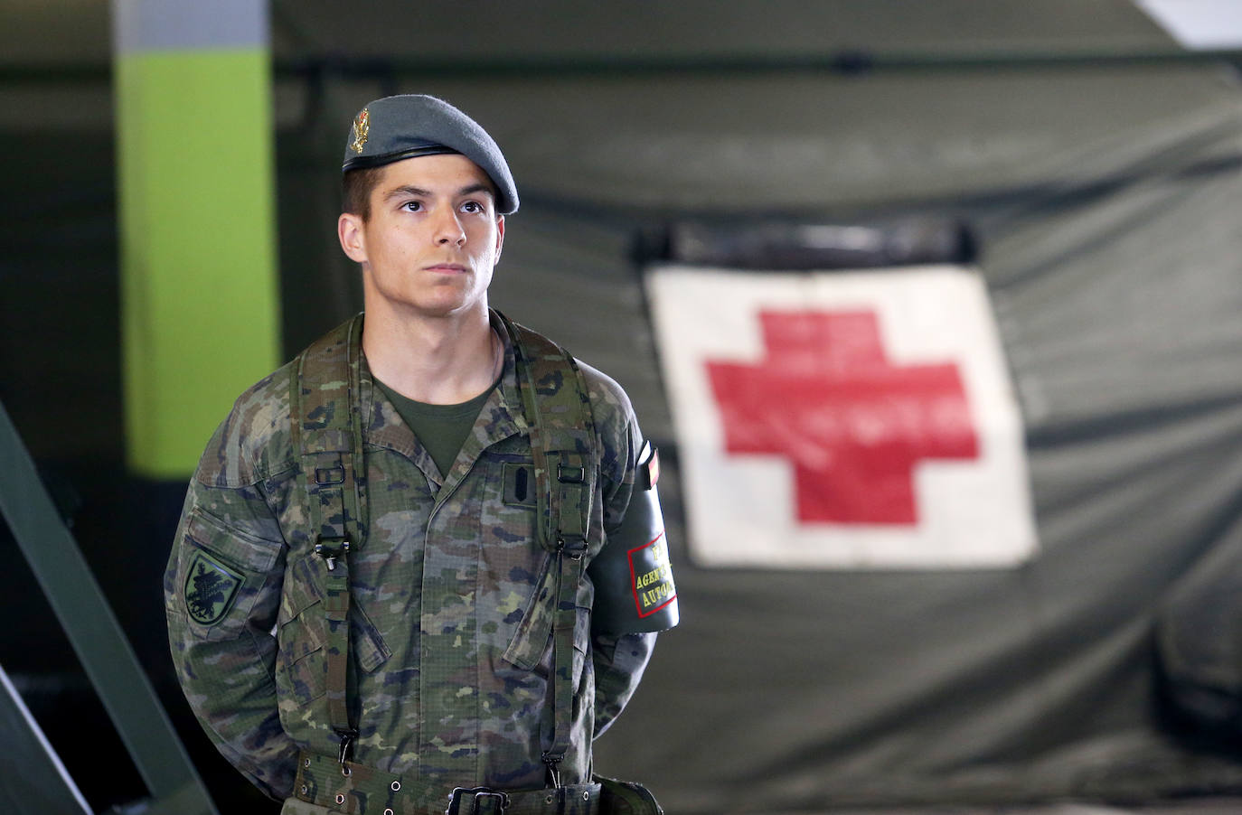 Desde que se decretó el estado de alarma en todo el territorio nacional por la pandemia del coronavirus, los militares han desarrollado labores de limpieza y desinfección alrededor de todo el Principado de Asturias. 