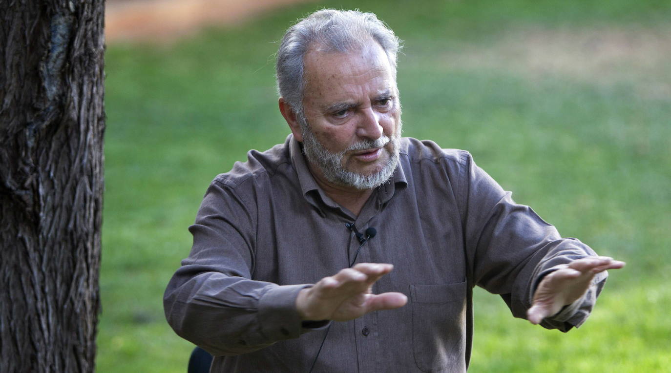 Julio Anguita, excoordinador federal de Izquierda Unida, de 78 años, ha fallecido tras sufrir una parada cardiaca