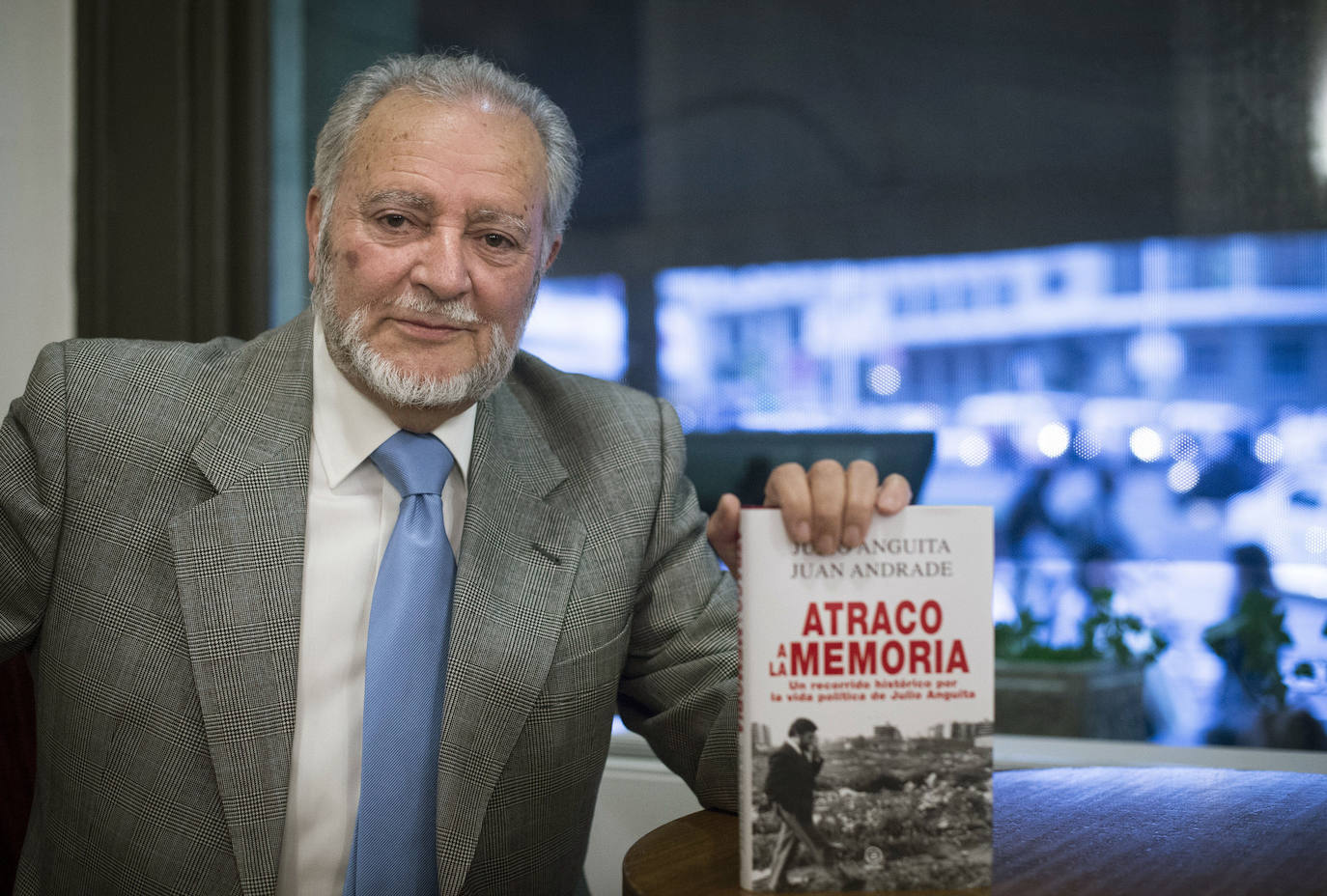 Julio Anguita, excoordinador federal de Izquierda Unida, de 78 años, ha fallecido tras sufrir una parada cardiaca