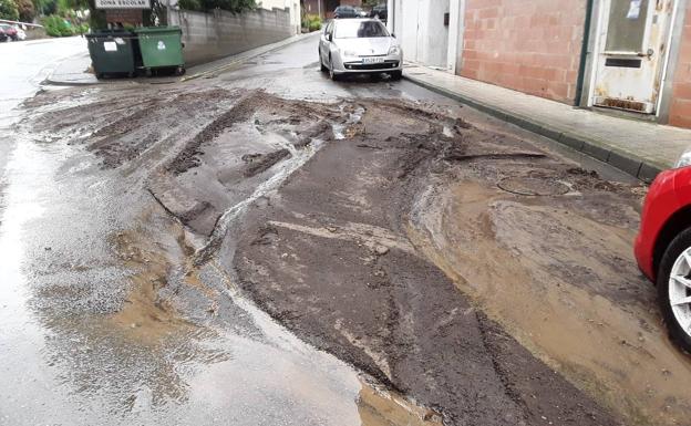 Un desprendimiento de tierra provoca inundaciones en Vegadeo