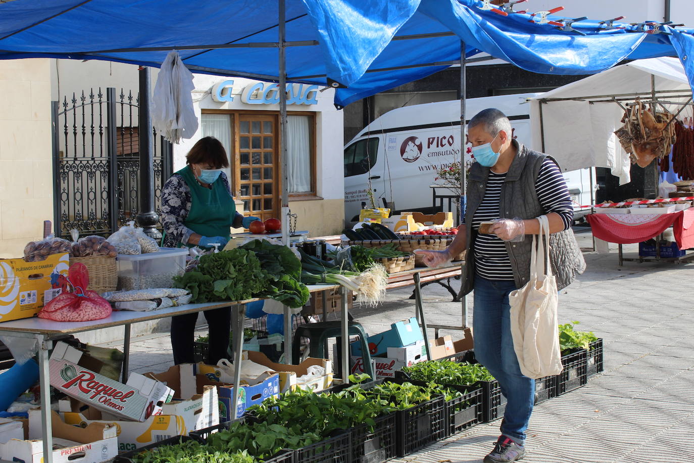 Después de casi dos meses de confinamiento por el coronavirus, las medidas de aislamiento se están relajando en Asturias. El Principado entra este lunes en la fase 1 de la desescalada, aunque continúan vigentes las franjas horarias para pasear y para hacer deporte en la calle. 