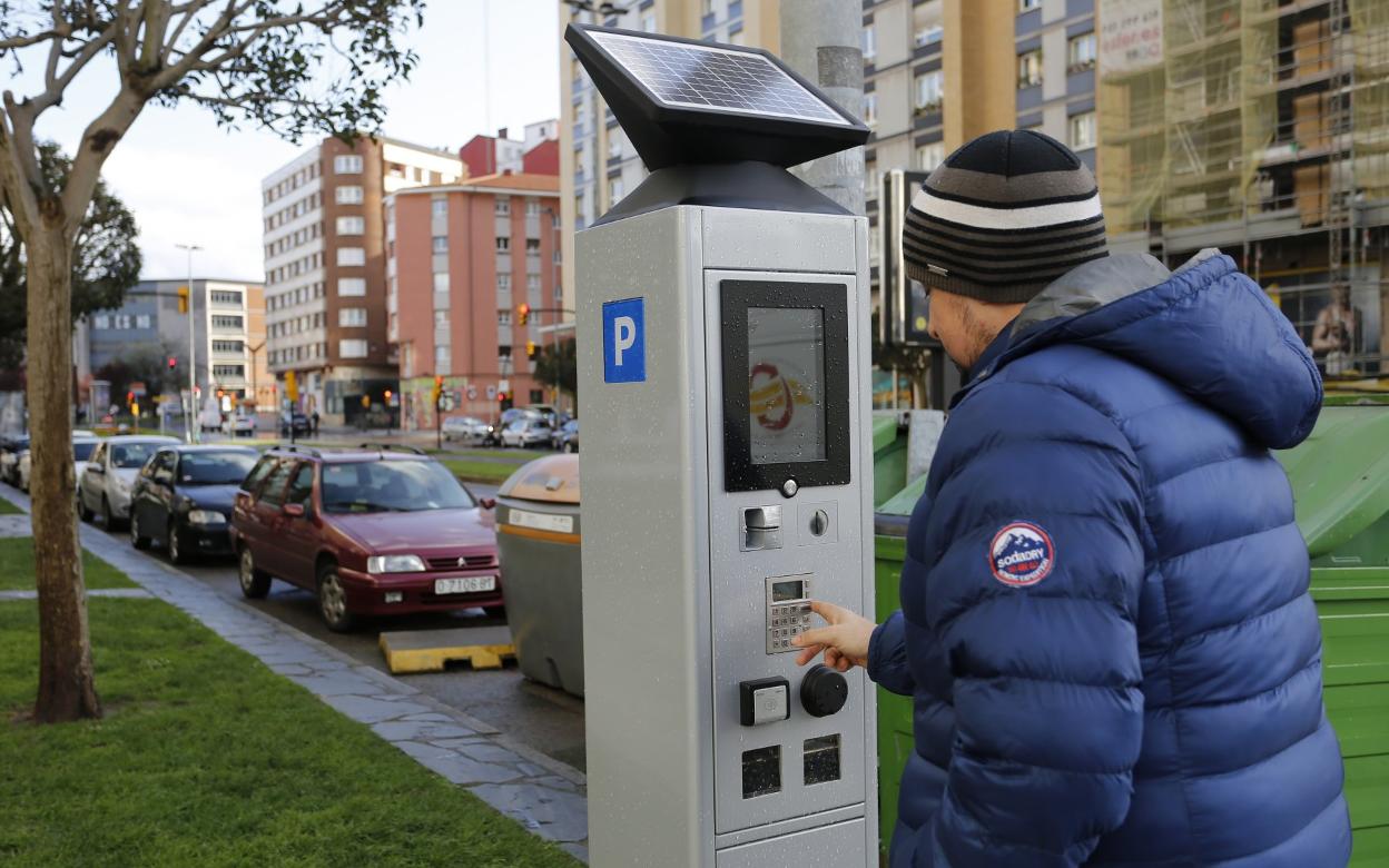 En los nuevos parquímetros se recomendará el pago con tarjeta. 